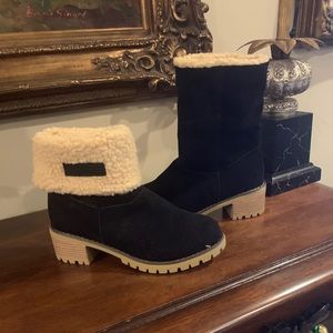 Grey boots, Black boots 44& each